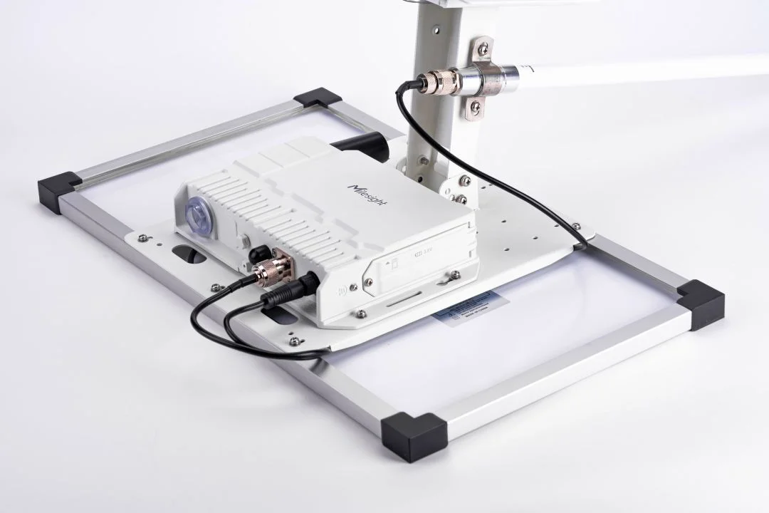 Milesight IoT Ultra Low Power Solar LoRaWAN® Gateway, SG50-L08GL-868M-30W