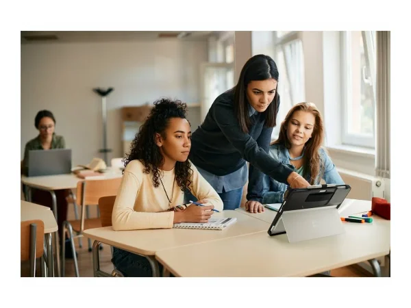 KENSINGTON EQ CASE SURF PRO BLK RETAIL