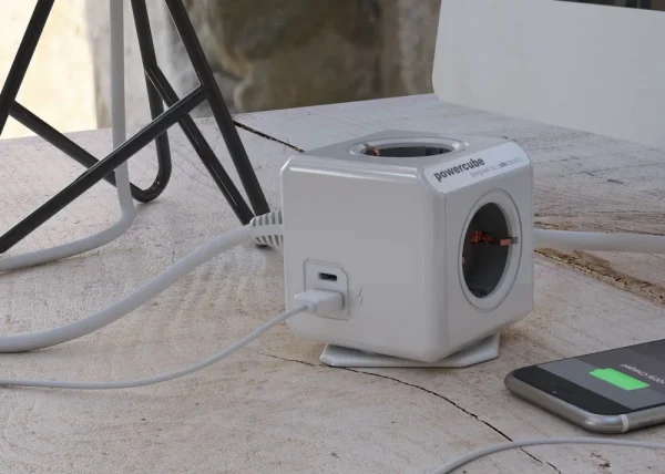 DesignNest(Allocacoc) Powercube, Extended USB A+C, 4xDosen(CEE7)->Stecker(CEE7), 1.5m, weiss/grau