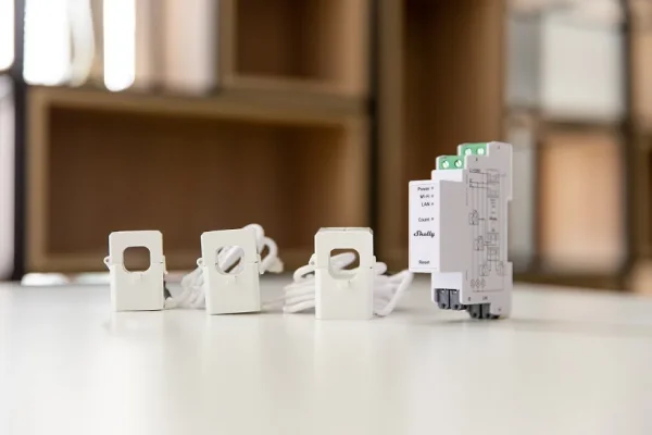 Shelly · Hutschiene · " Pro 3EM 120A" · Stromzähler · inkl. 3x 120A Klemmen · Messfunktion · WLAN · LAN · BT