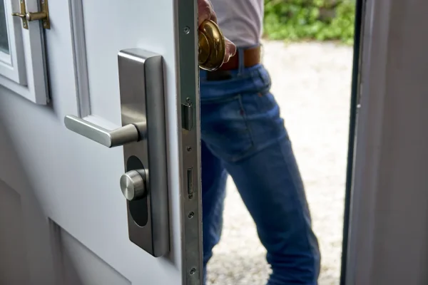 Shelly · " LOQED Touch Smart Lock Stainless Steal" Smartes Türschloss