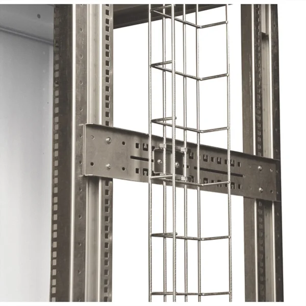 CONTEG 19"-Kabelpritsche zur vertikalen Kabelführung