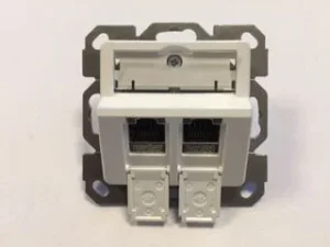 Dosen TP, UP,2-fach, CAT6A, Keystone Slim-line, Alpinweiss, Synergy 21/Telegärtner, 30Grad für runde Kanaleinbaudosen,